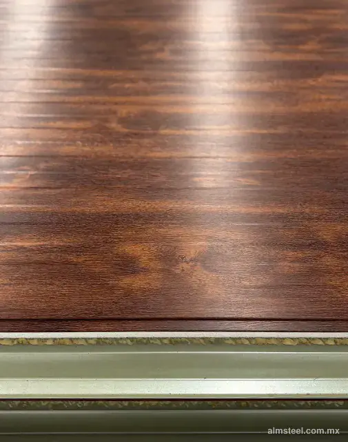 Vista de madera del panel con su canto